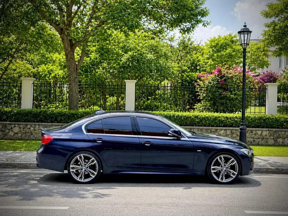 BMW 320i 2012 Tanzanite Blue Luxury