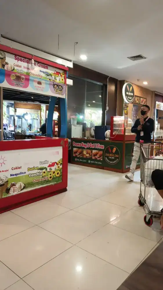Sticker branding meja stiker vinyl booth jualan kuliner & playland
