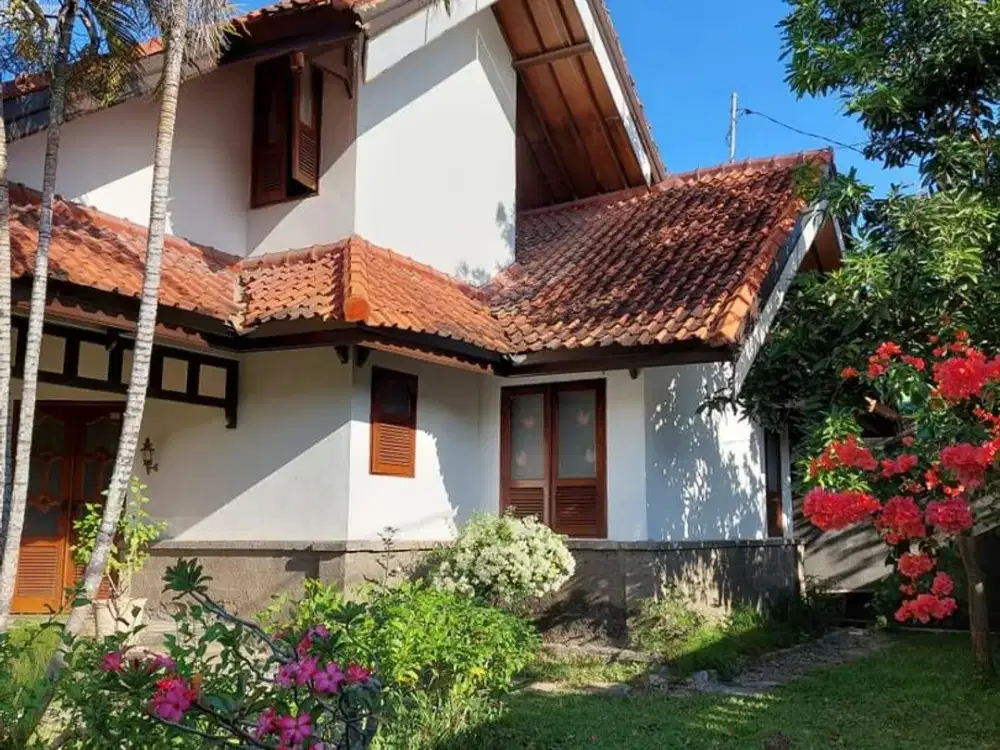 Rumah 2 Lantai Konsep Villa Dijual, di Renon, Denpasar Selatan Area