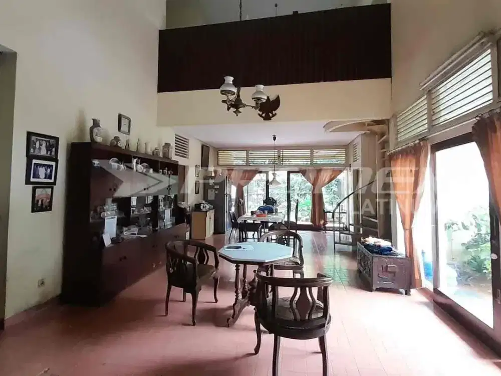 Rumah Hitung Tanah di Pejaten Barat Cocok untuk Kantor maupun Bisnis Lainnya