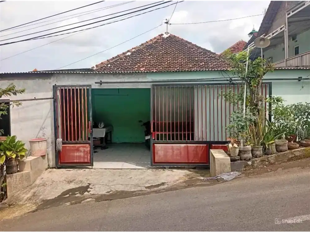 Rumah di Jl Borobudur Raya, Kembangarum Semarang Barat belakang RAMAI