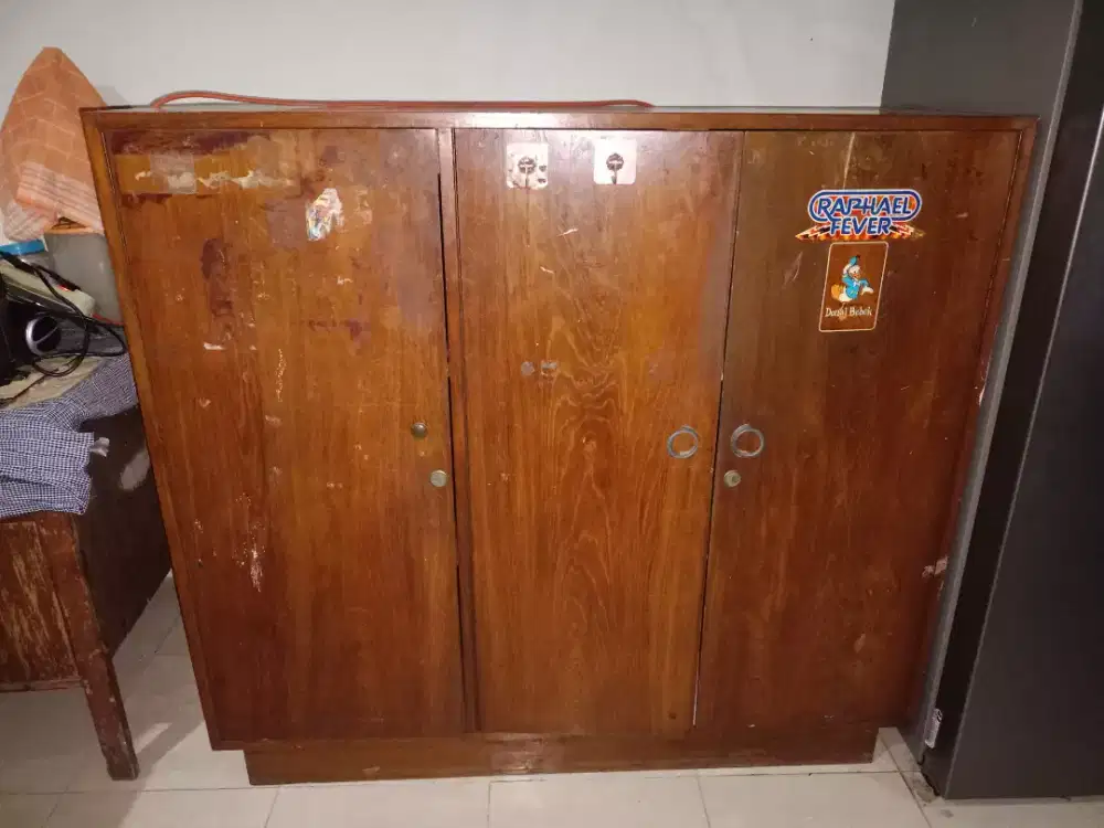 Dijual lemari baju 3 pintu full kayu jati tua asli