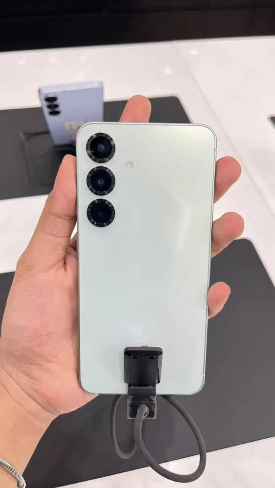 SAMSUNG GALAXY S25
