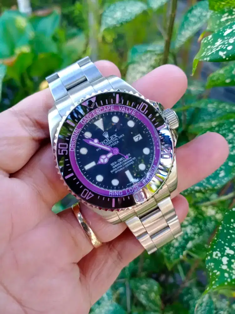 Jam.pria RLX automatic sedati