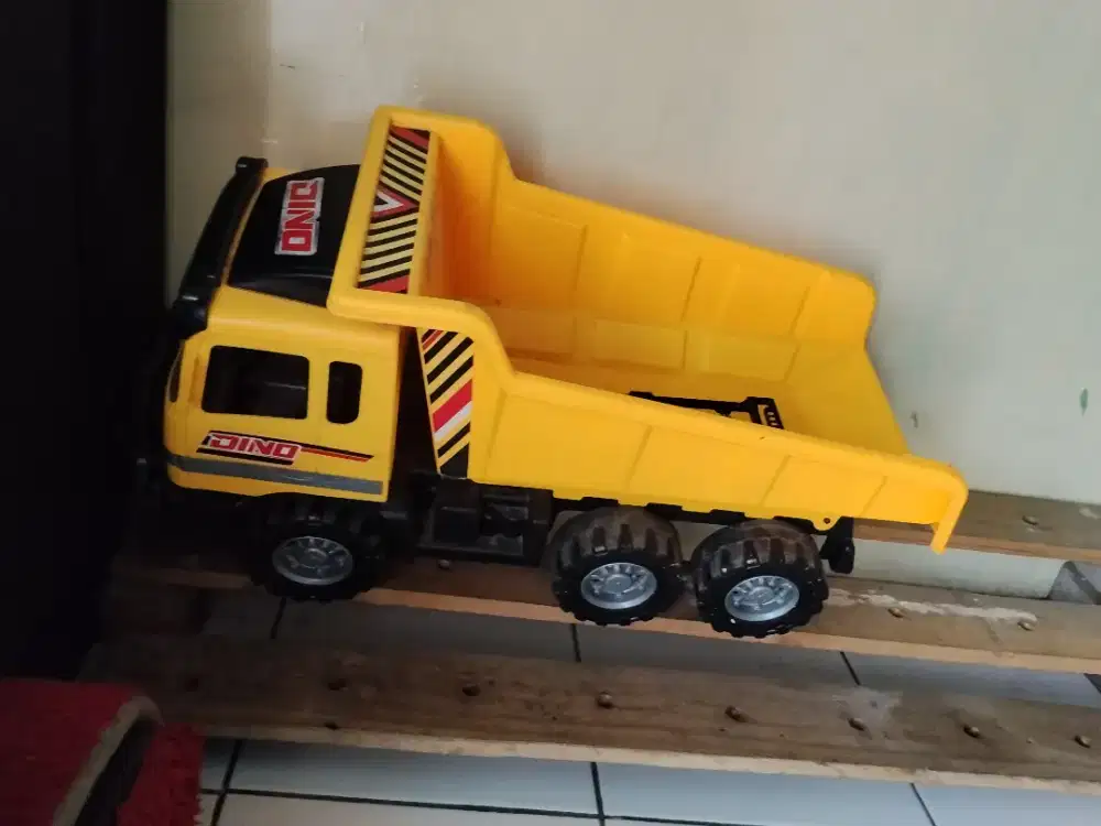 Truk mainan anak / bayi