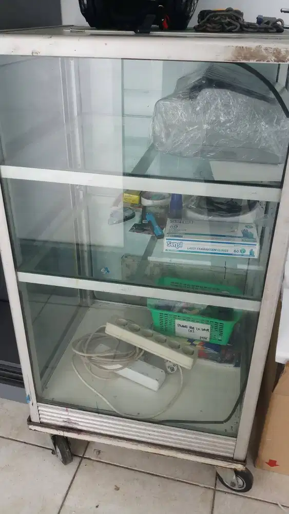 Etalase Kaca Serbaguna + Roda (Second) 400 rb nego tipis