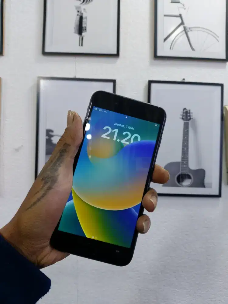 Iphone 8 plus  256gb pemakaian lama Minus tutup