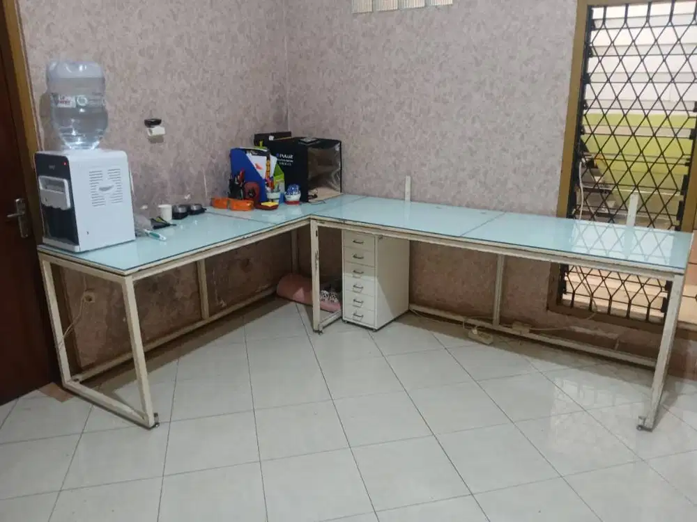 Meja workstation, workspace, partisi
