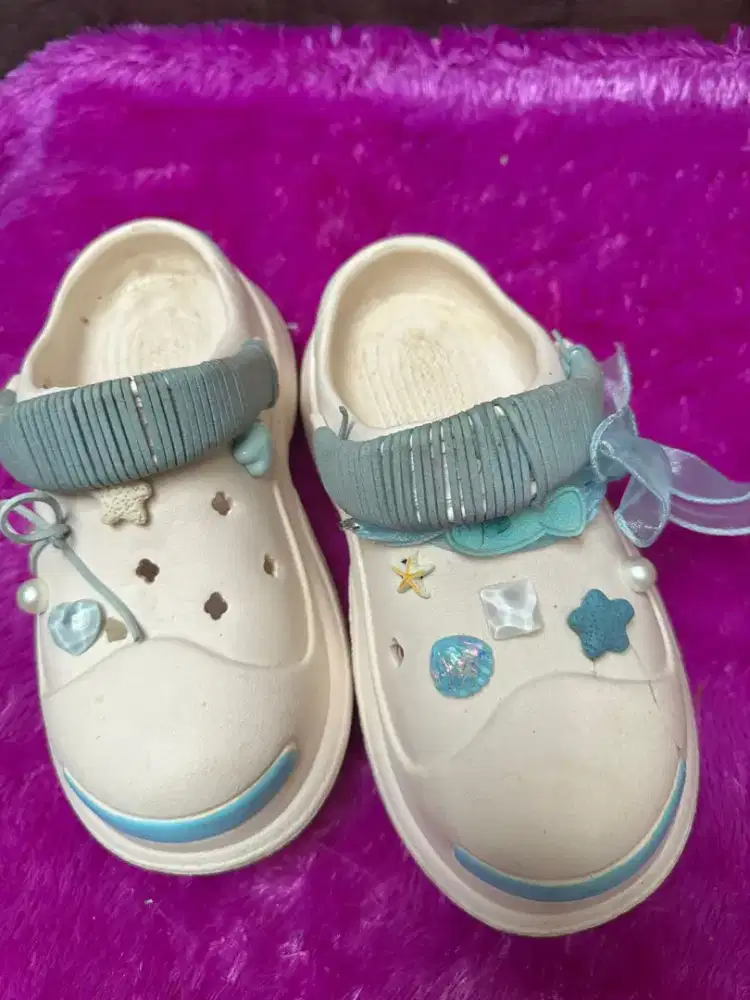Sendal mirip crocs