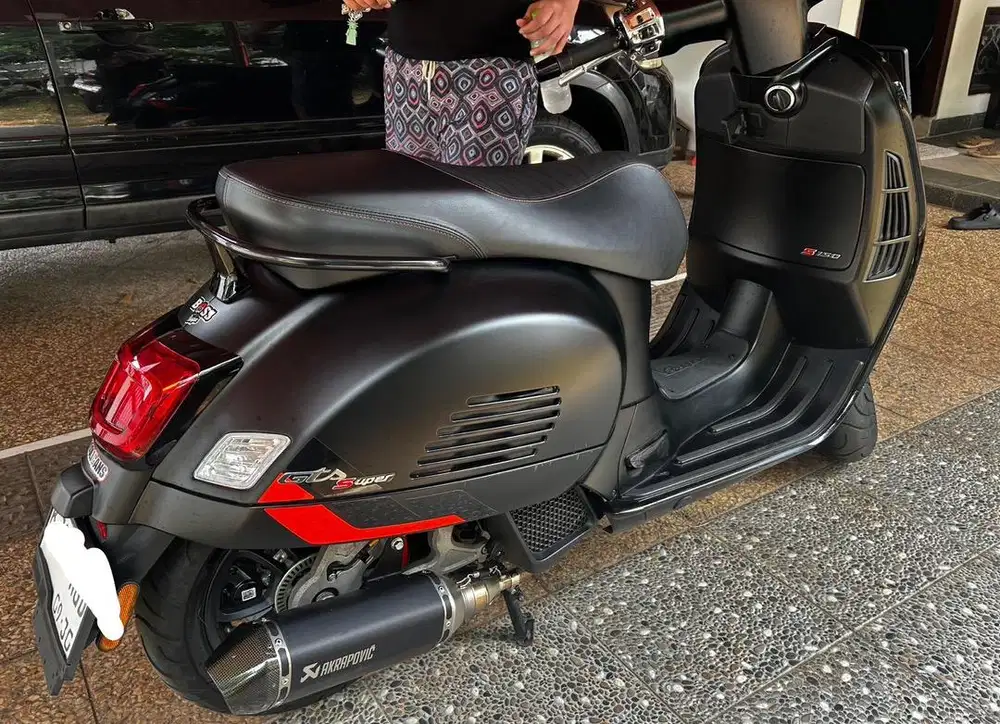 Vespa GTS Super Sport Hitam Dove 150 CC 2025