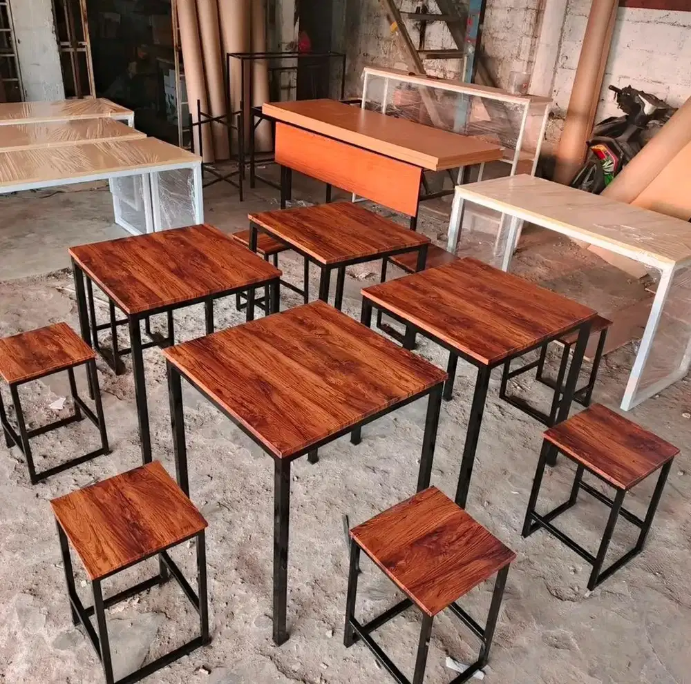 Meja Set Cafe 4 / 2 orang