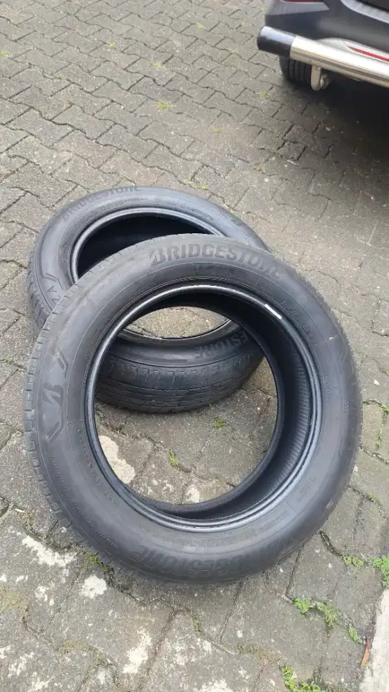 Ban Bekas Bridgestone Alenza 215/60 r17 sepasang (dua buah)