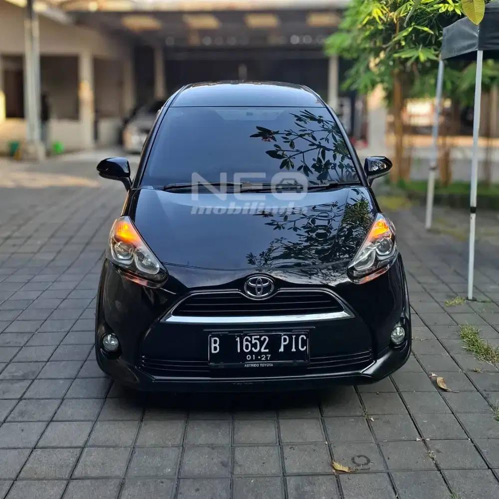 TOYOTA SIENTA 1.5 V CVT 2016 HITAM