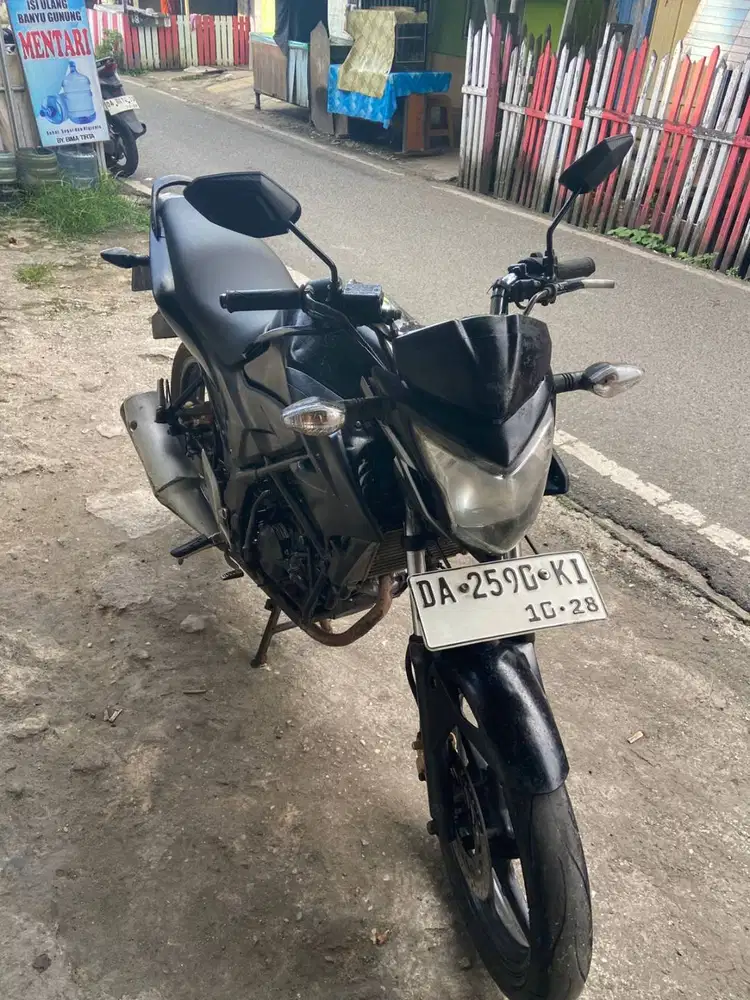 DIJUAL MOTOR HONDA CB150R