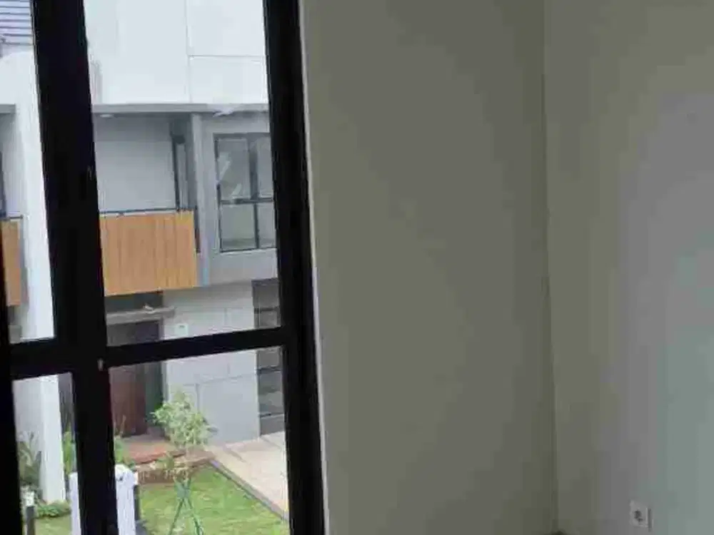 Disewa rumah 2 lantai di Summarecon Crown Gading