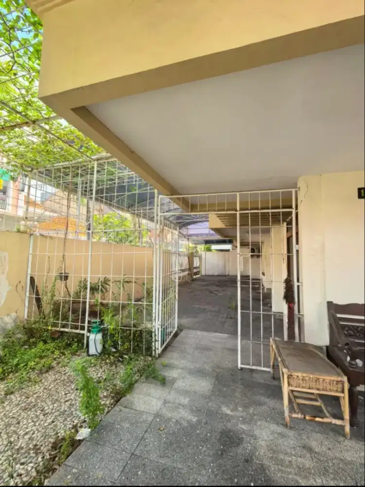 Disewakan Rumah Second Terawat di area Ngagel, Surabaya