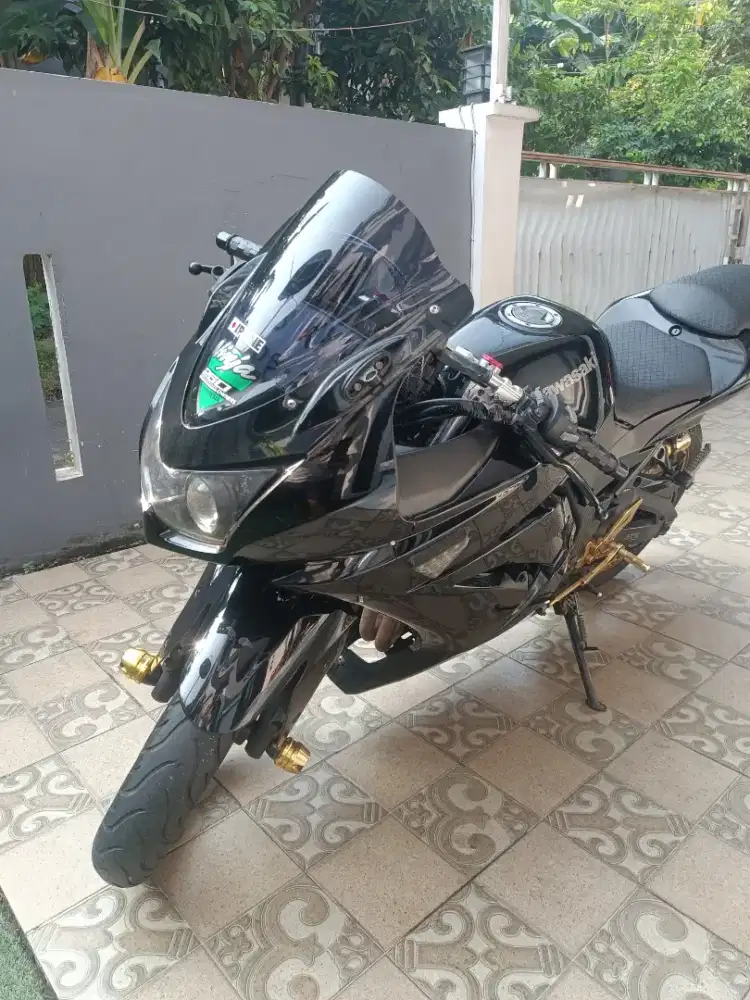 Dijual Kawasaki ninja 250 tahun 2010