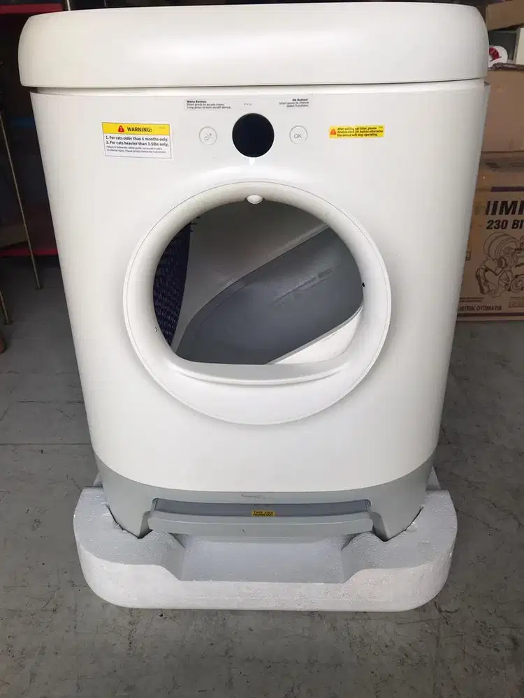 Pura x self cleaning cat litter box