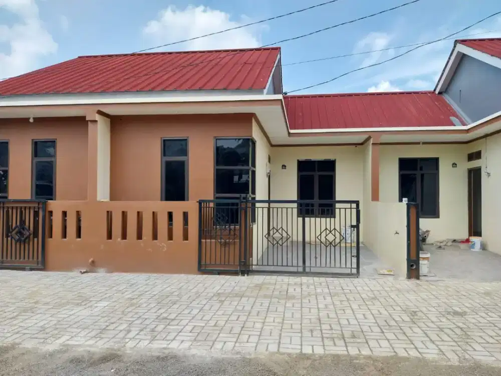 Disewakan tahunan rumah dengan garasi