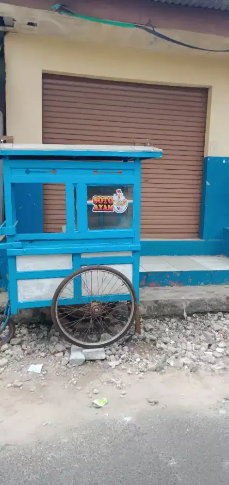 Posting ulang gerobak soto mie ayam kondisi masih bagus dapat meja