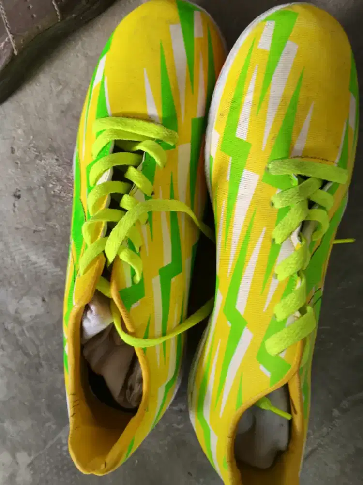 SEPATU FUTSAL PRIA