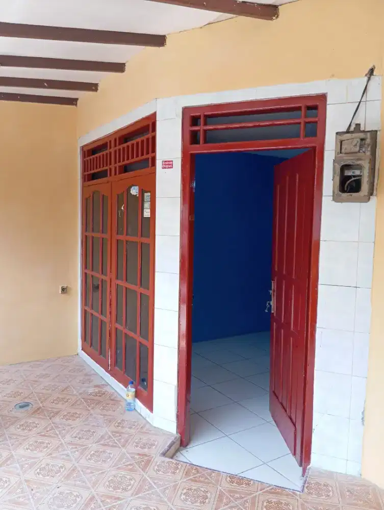 Dijual rumah second siap huni.