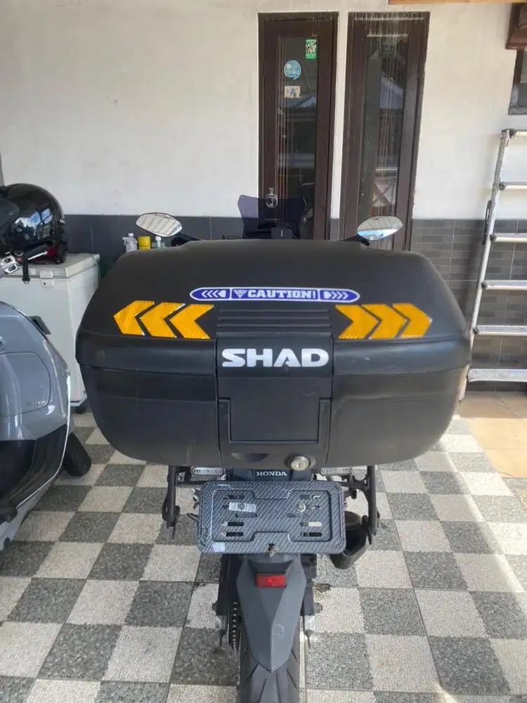 Box shad SH42 + braket belakang motor cb150x