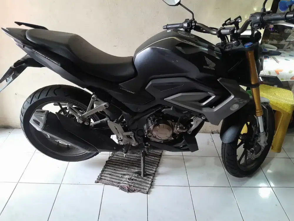 JUAL BU CB150R SECOND RASA BARU DEALER