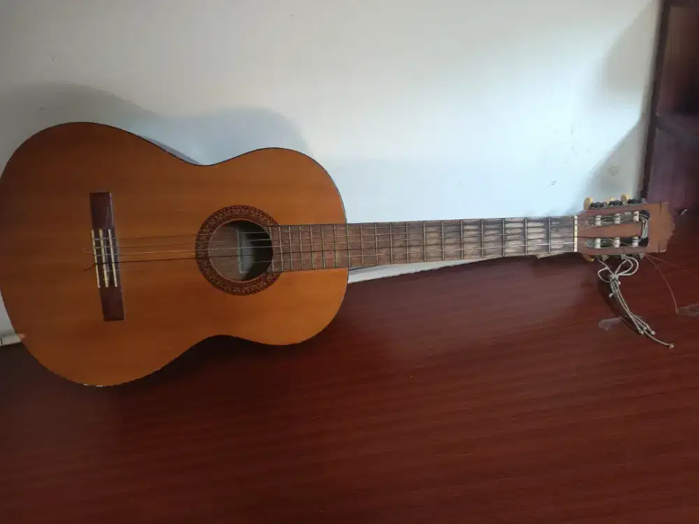 gitar Yamaha Asli, beli di Gramedia tahun 2004