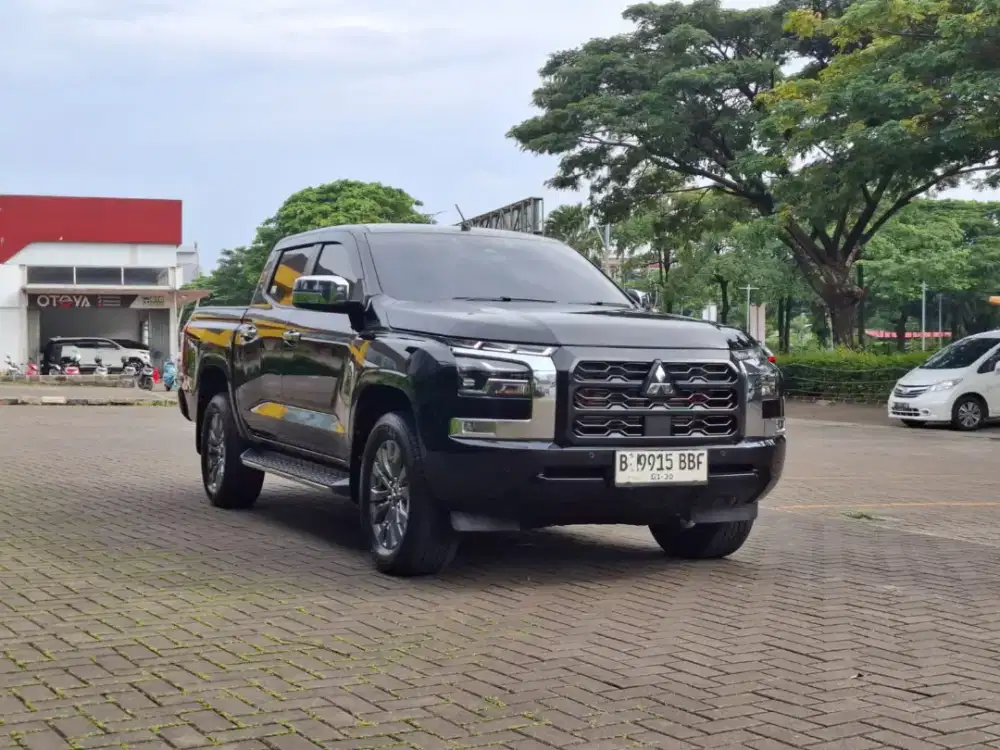Mitsubishi Triton Double cabin Ultimate AT 2024 Hitam