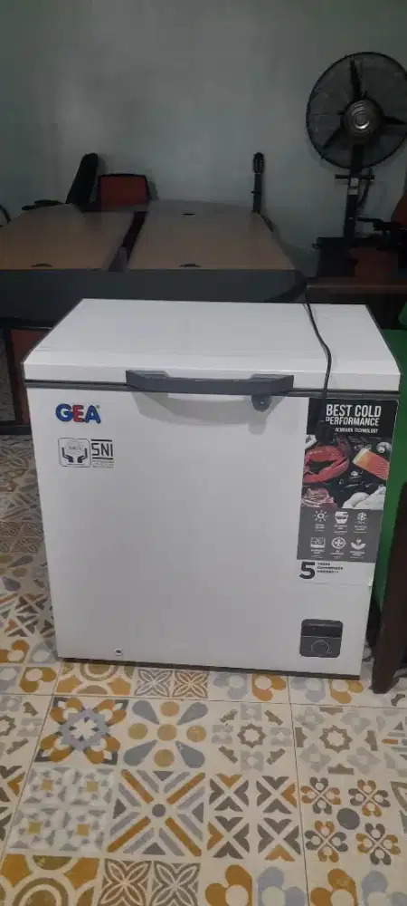 Freezer GEA 200liter TERAWAT MULUS