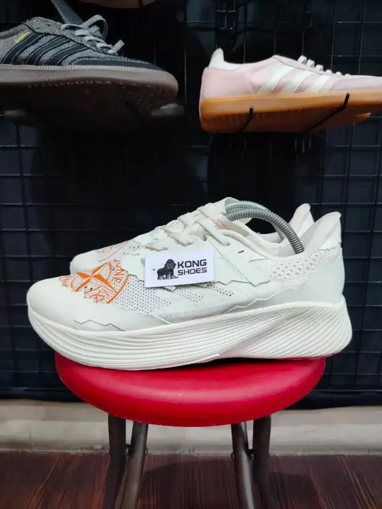 SEPATU NB STONE ISLAND ELTE V2 WHITE 44