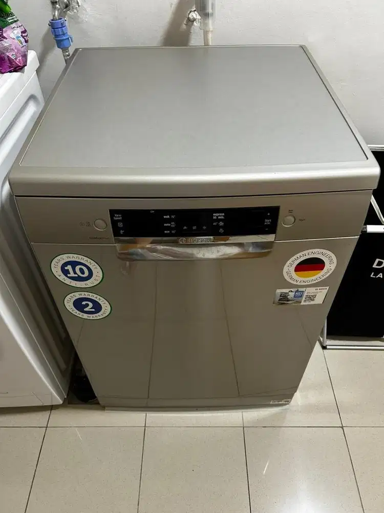 Dishwasher Bosch series 4 like new - SMS46GI01P / 06
