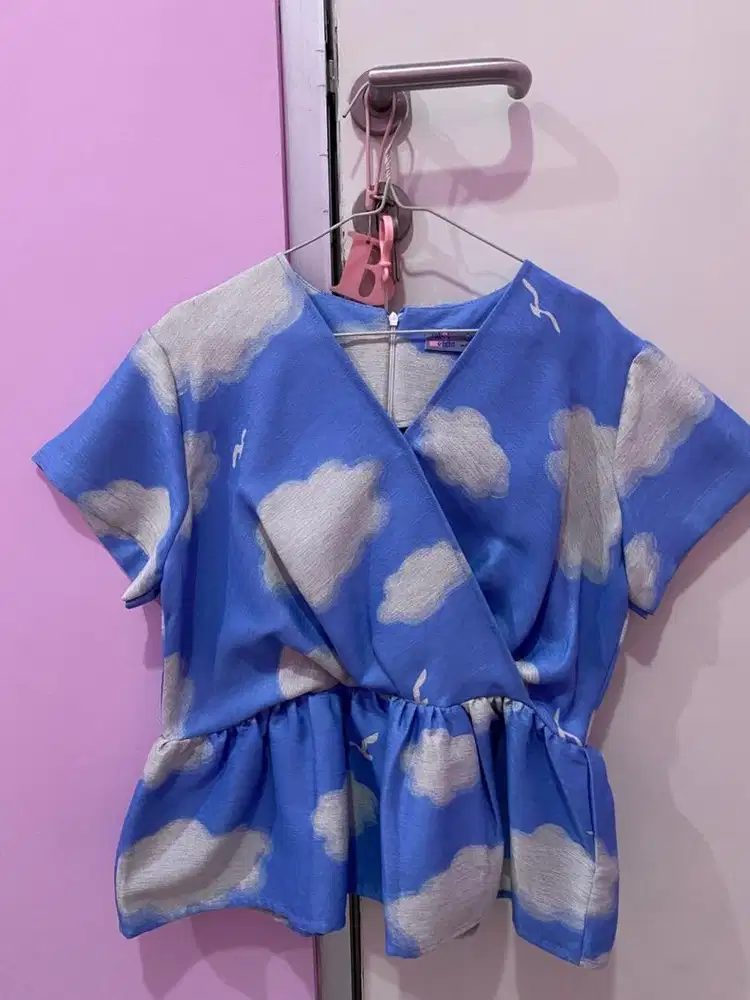 Baju biru motif awan