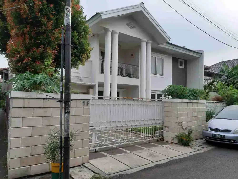 Rumah 2 Lantai Kokoh Lokasi Strategis di Fatmawati Cipete