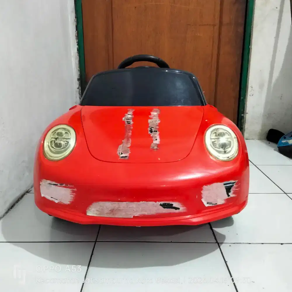 Mobil aki anak 6 vol untuk usia 1-5 tahun.