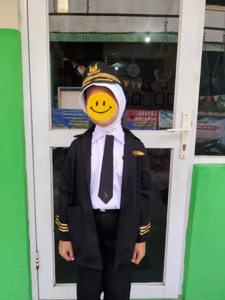 Baju profesi pilot anak perempuan dan baju kebaya