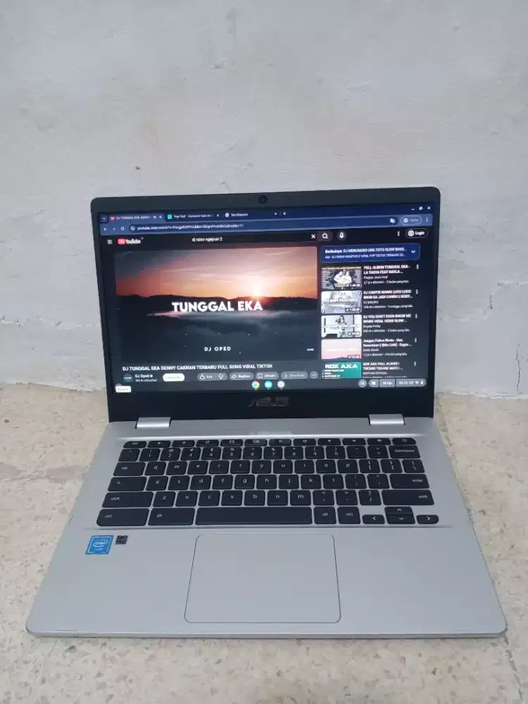 Laptop Murah Asus Chromebok Celeron ram 4gb bodi slim mulus