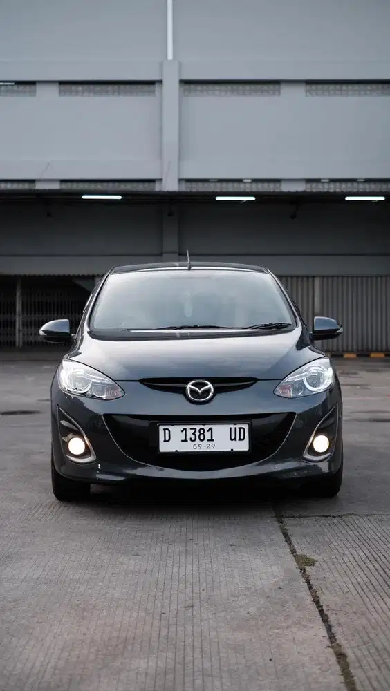 Mazda 2 HB R 2013 antik AT mazda2 matic terawat mulus km low