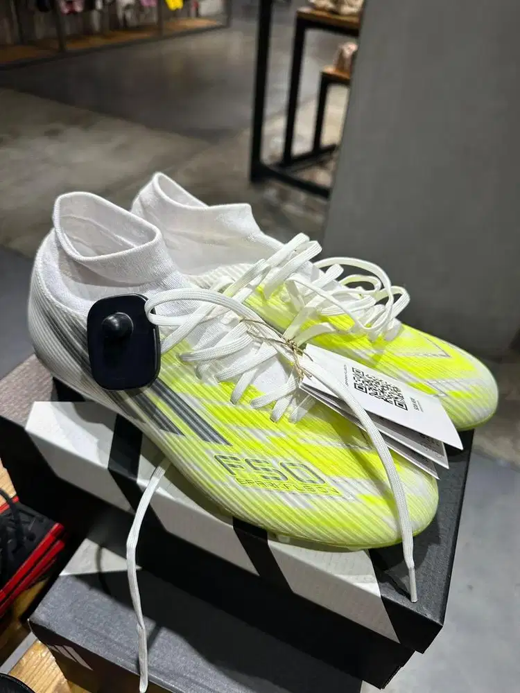 Sepatu Bola Adidas