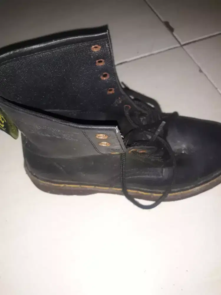 Sepatu DR Marten The Original Air Wair