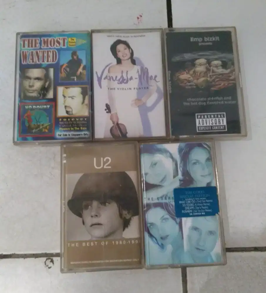 Kaset pita lagu jadul hits pada jamannya , ada 5 kaset .