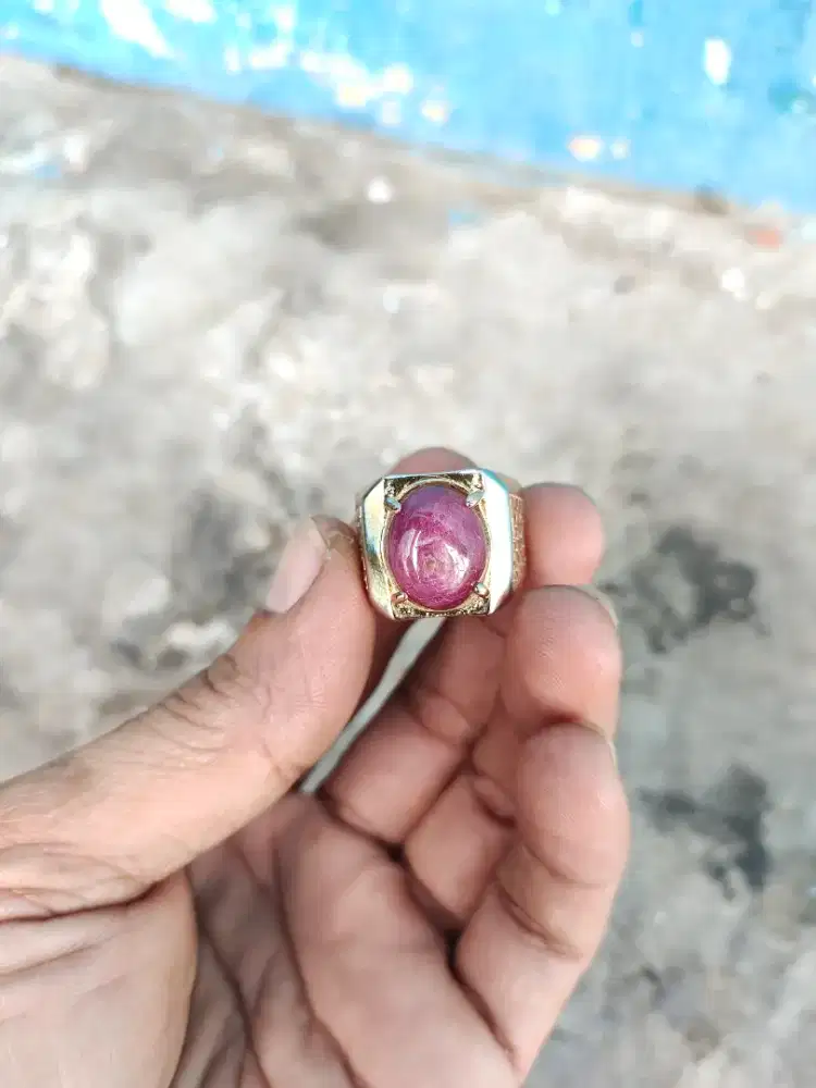 Cincin batu permata Ruby