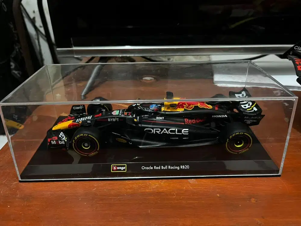 Burago f1 rb20 1:24
