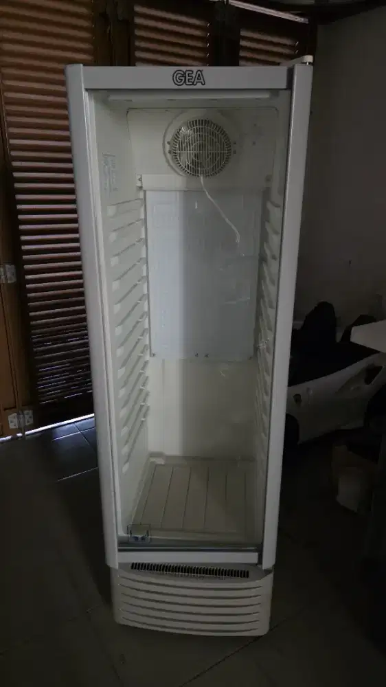 CHILLER SHOWCASE GEA 282 Liter