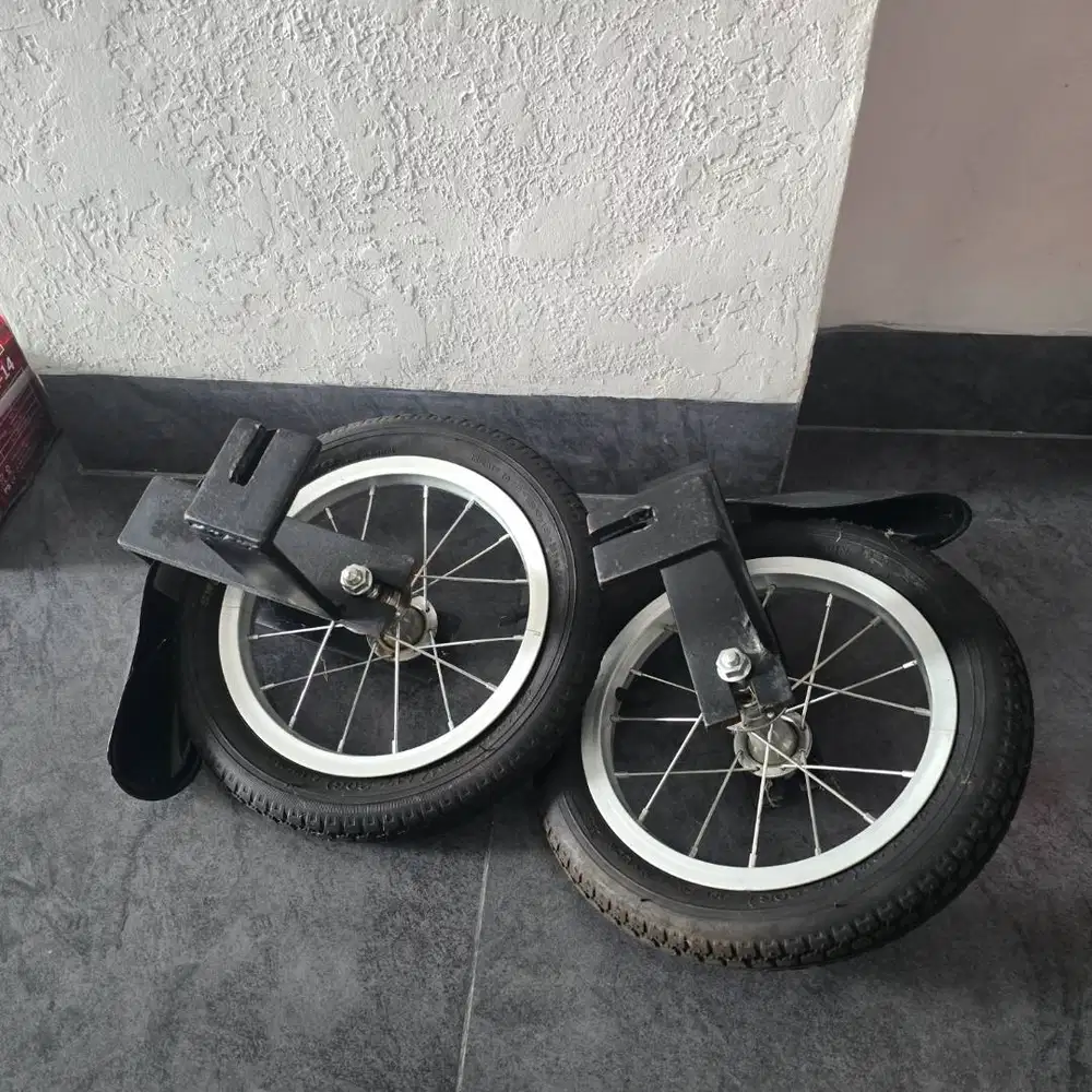 Roda bantu / tambahan untuk sepeda listrik