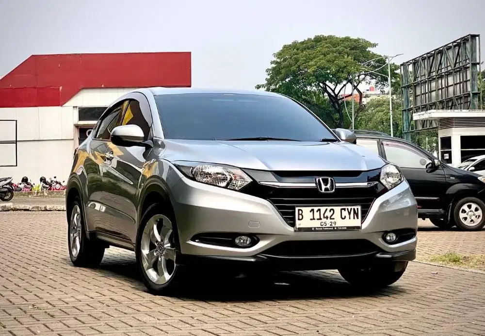 HONDA HRV 1.5 E CVT 2018 SILVER PROMO MURAH DP MINIM