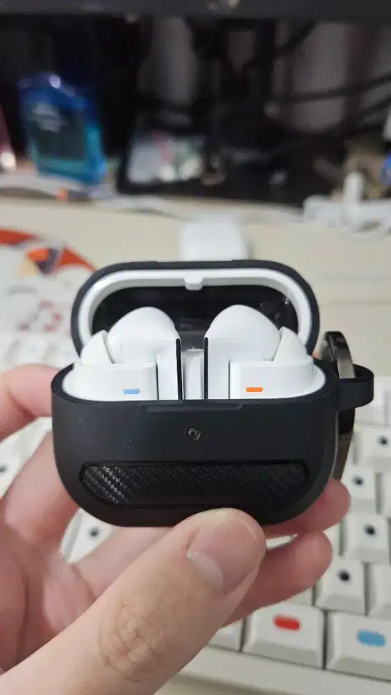 Samsung Buds 3 Pro + Spigen case