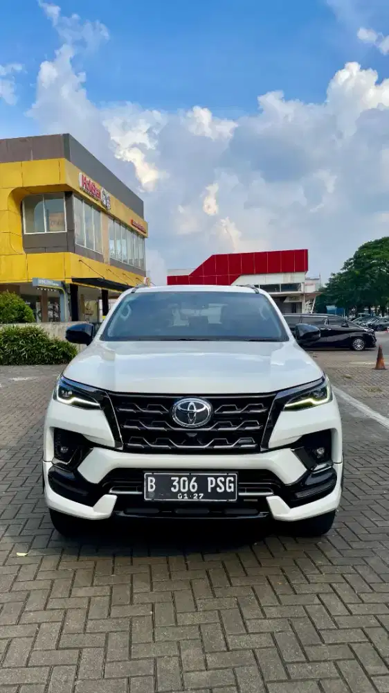 Toyota Fortuner VRZ GR 2.4 AT 2021 Putih