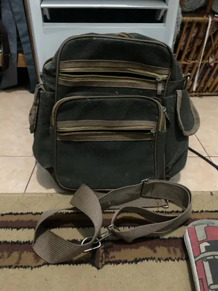 Tas selempang pria bahan denim